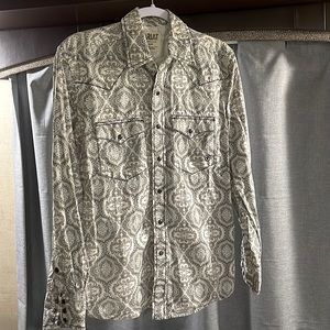 Men’s Ariat Black and White Paisley pearl snap shirt. Size small